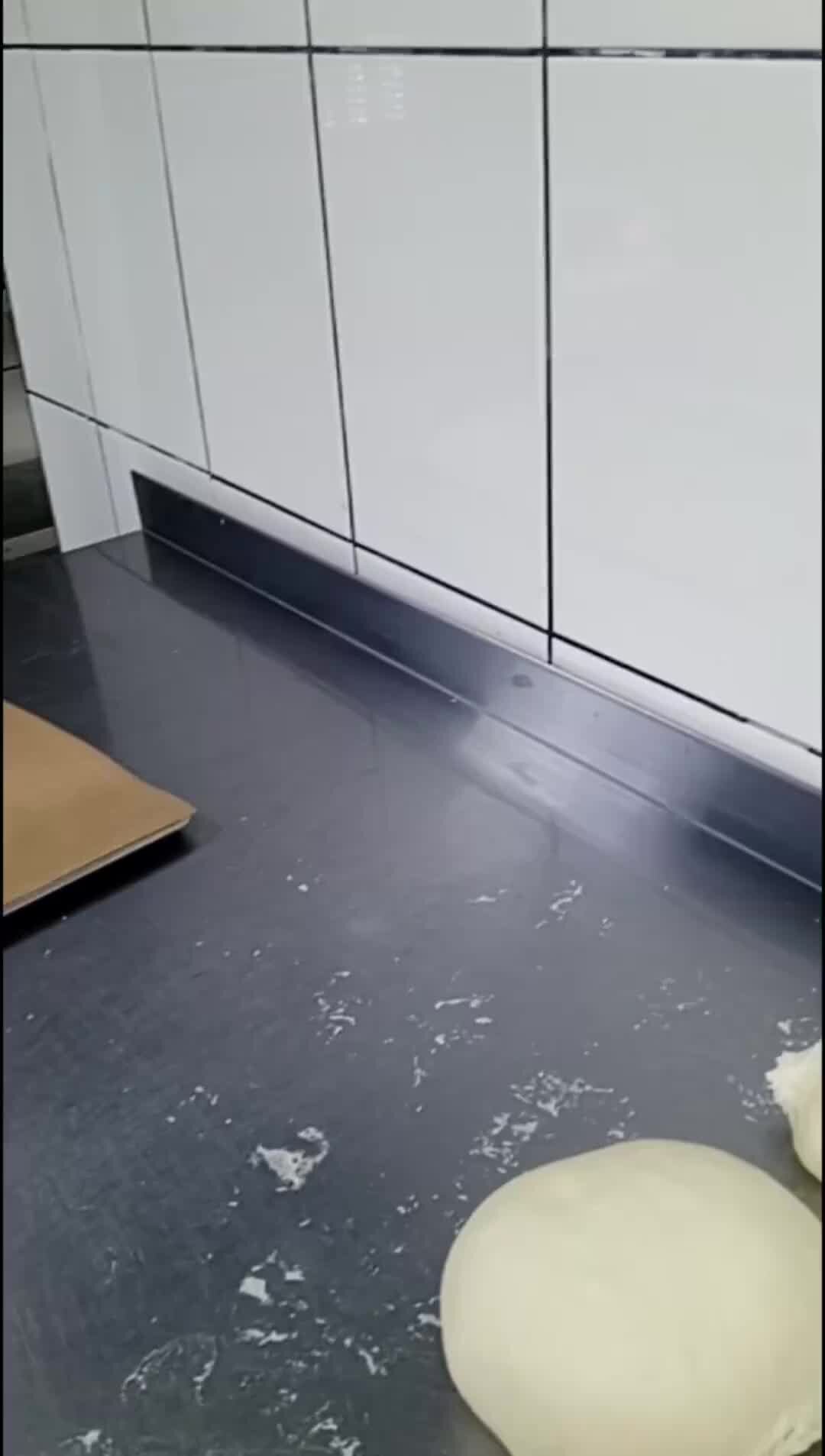 Девушка на обрыве. Раскатанная губа картинки. Картинка закатай губу прикольная. Прикольные демотиваторы. Нюша анна шурочкина.