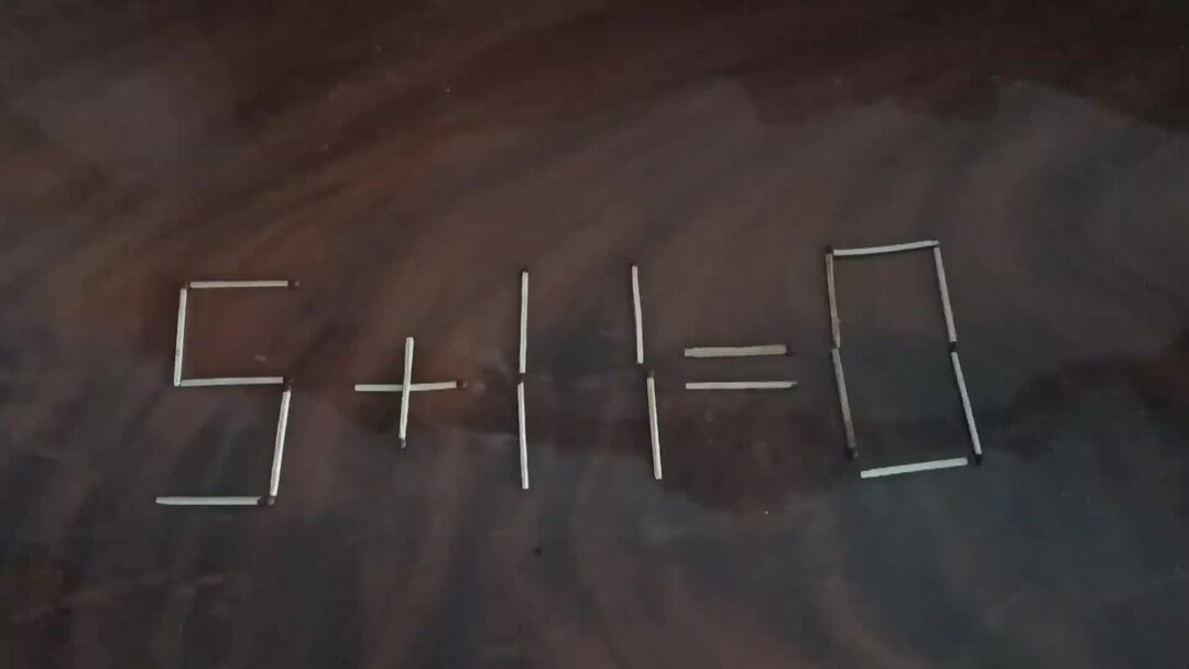 Переложите 2 спички так чтобы получилось 4 квадрата. Переложите четыре спички так чтобы получилось три квадрата. Переложить спички чтобы получилось 3 квадрата. Переставь 3 спички так чтобы получился квадрат. Переставить две спички чтобы получилось 4 квадрата.