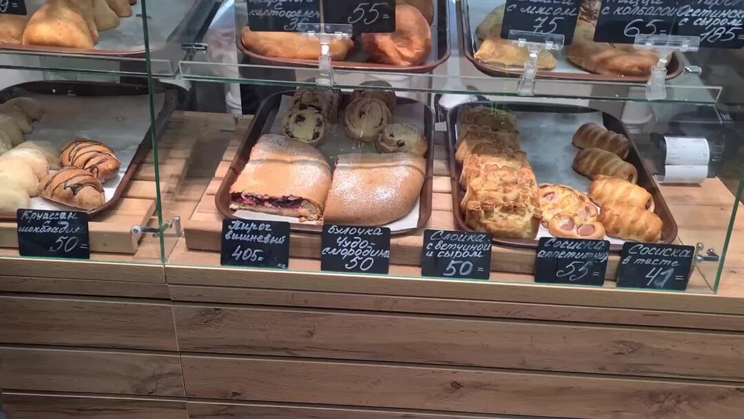 хлеб булочки. хлеб насущный никольская. полуфабрикаты свежая выпечка. хлеб на полках. хлебополис пекарня.