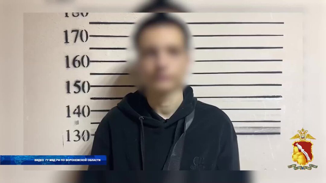 Юный голый мальчик