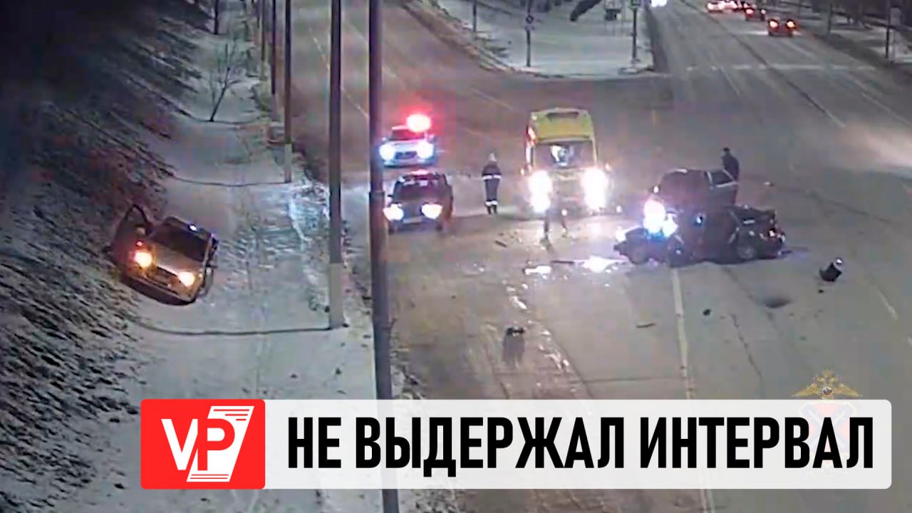 Блондинка в красном кабриолете. Романтически картинки. Клип люди машины. Трансформеры сэм и микаэла. Форд мустанг gt 500 девушка.