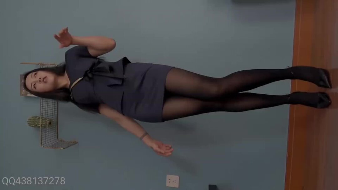 Tv woman girl. девушка смотрит тв. Tv woman girl. девушка диктор. Tv woman girl.