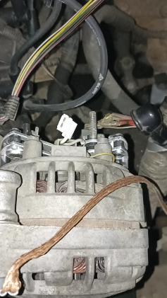 Генератор зарядки акб. Схема подключения зарядного устройства к аккумулятору автомобиля. Схема подключения лампочки зарядки аккумулятора. Генератор ваз 2110 в машине. Автомобильный генератор подключение схема подключения.