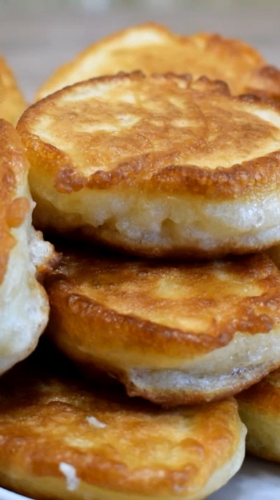 оладушки на домашнем кефире пышные рецепт. аладьина кефире. оладушки на кефире. оладьи на кефире пышные. оладушки на домашнем кефире пышные рецепт.