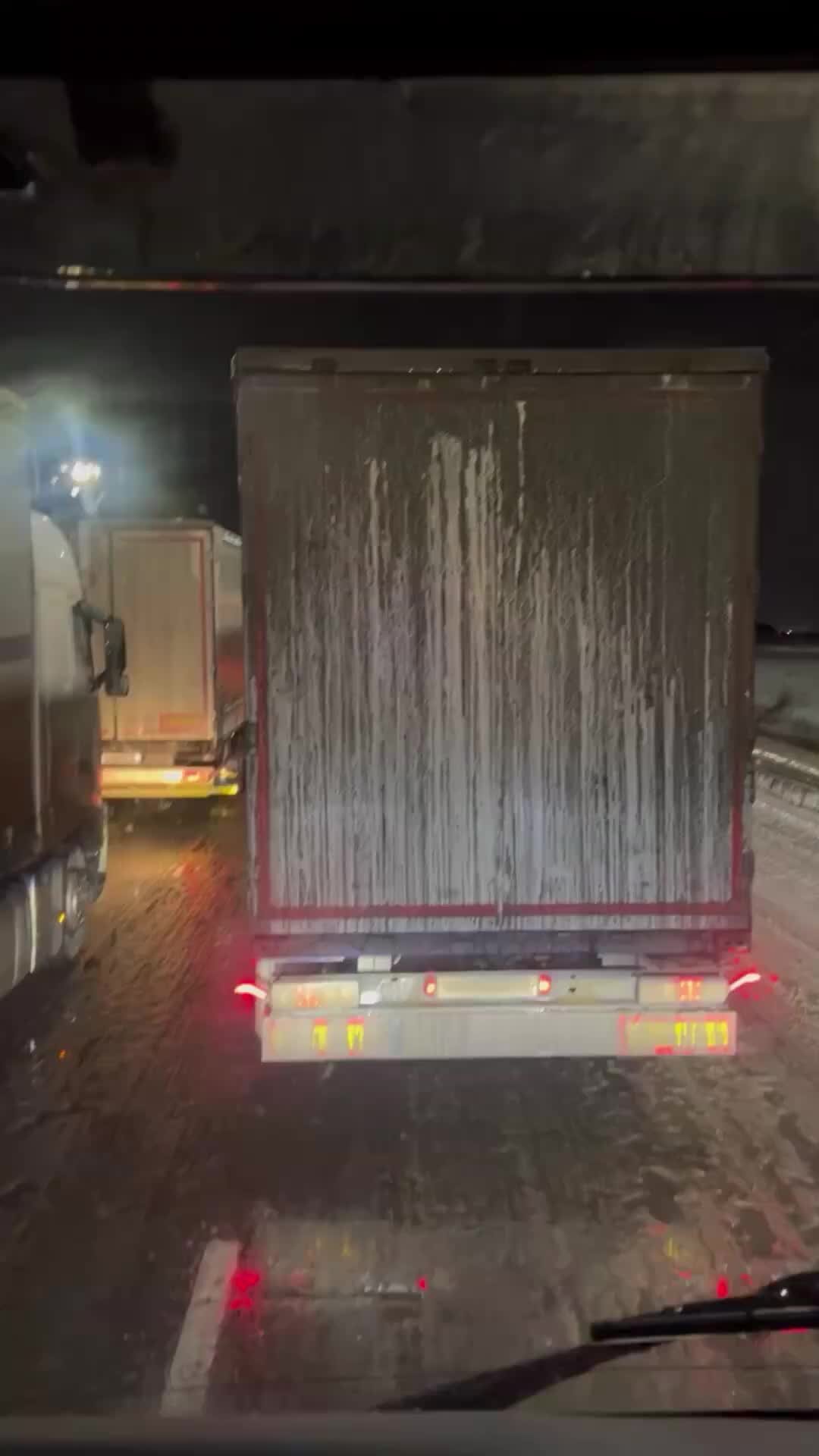 Навстречу едет дальнобой песня. Папа я скучаю песня дальнобойщика. Песня едет дальнобой. Навстречу едет дальнобой песня. Песни дальнобоя.