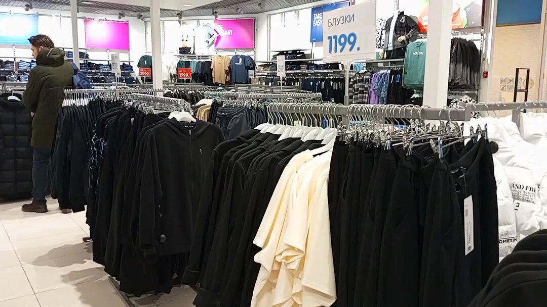 интерьер магазина одежды. интерьер магазина. магазин модной женской. бутик одежды. магазин модной женской.