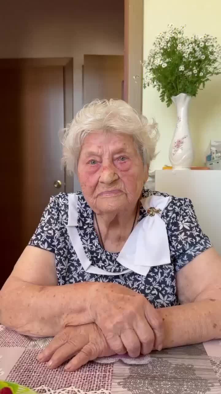 Женщина 102 года и 5 месяцев фото. Женщина 102 года. Женщина 102 года. Женщина 102 года из америки яркая. Долгожители австралии.