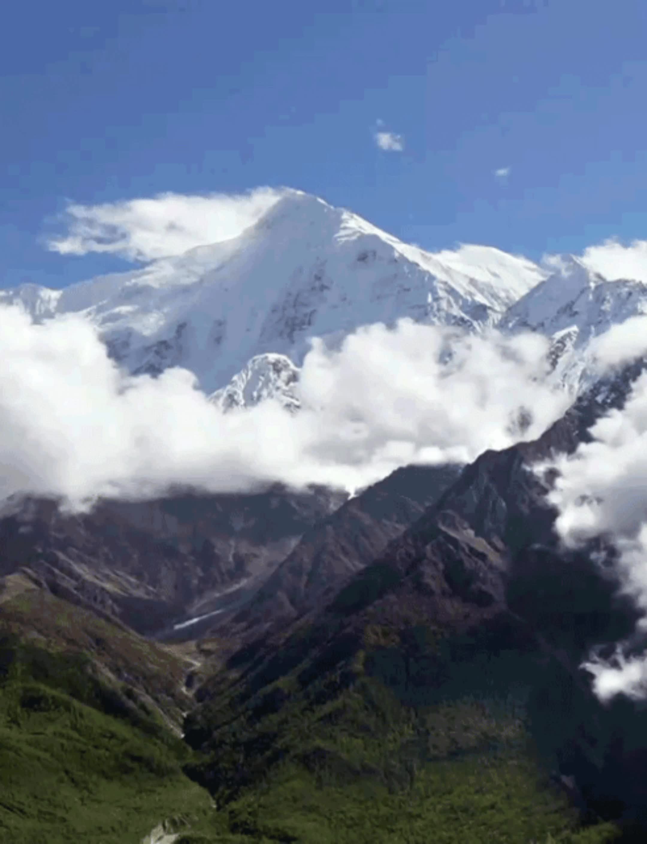 Анды гималаи урал кавказ. Эльбрус Северная Осетия. Горы gif. Анимированные горы. Живая гора.