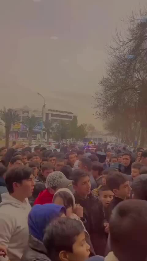 Скопление людей толпа