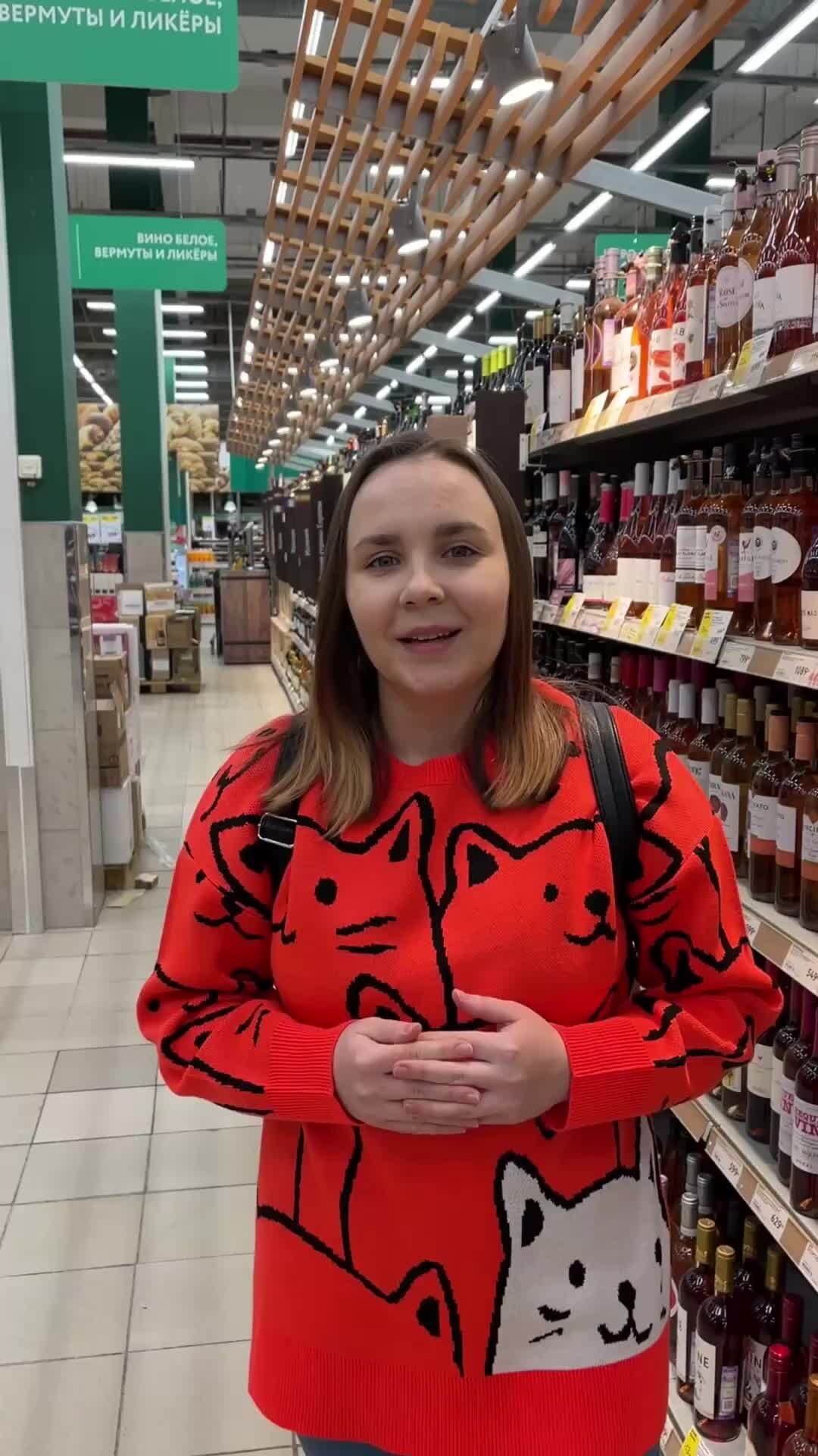 Ну очень очень страшное кино. Обезьяна с большой губой. Обезьяна на шпагате. Один веселый человек. Веселый человек картинка.