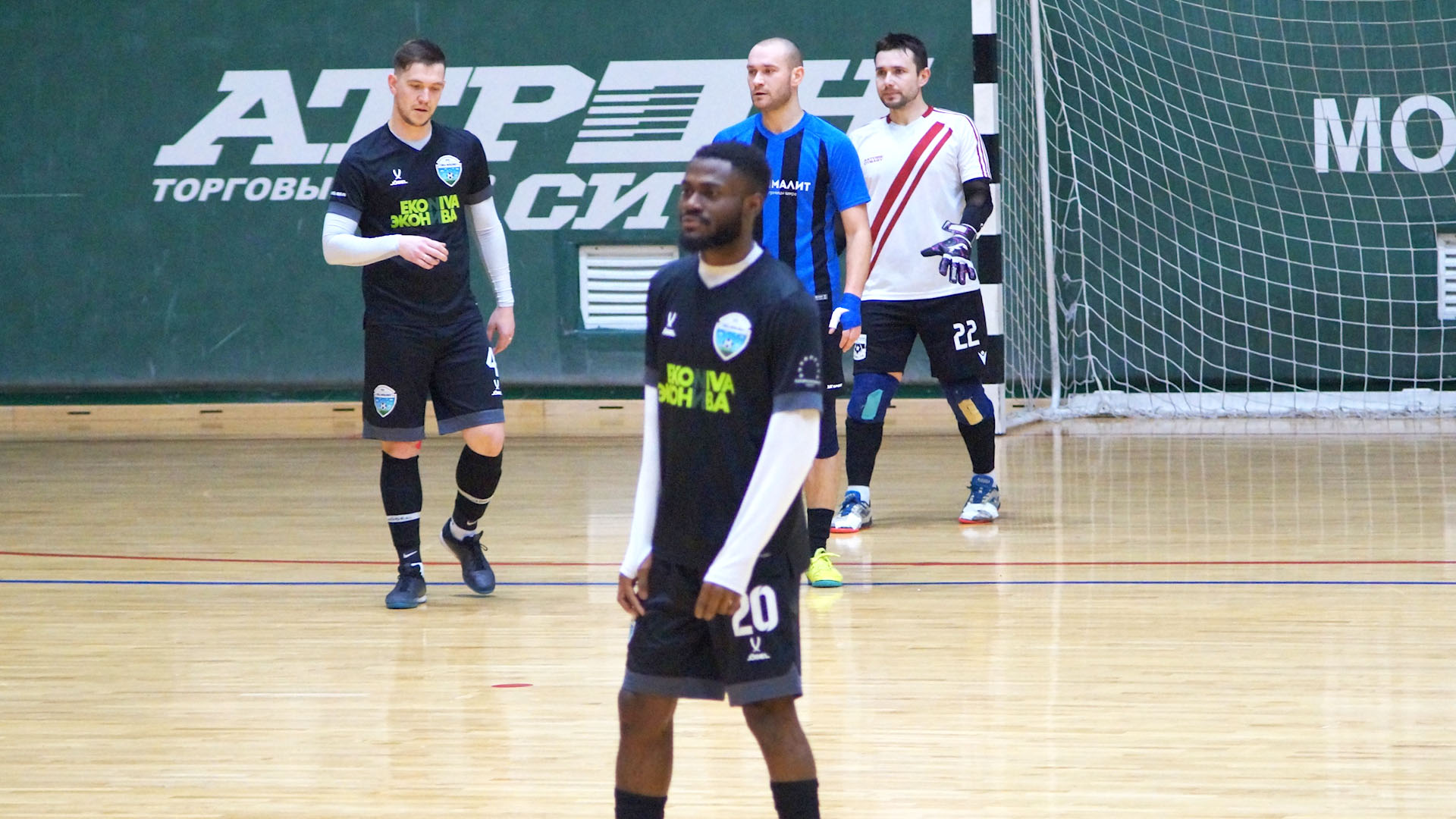 Игра со своей жизнью. Жизнь life. Дети прыгают на скакалке. Игра со своей жизнью. Прыжки на скакалке скиппинг дети.