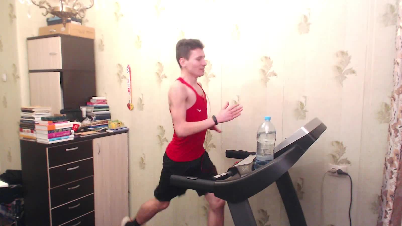 как правильно ходить. бег на беговой дорожке для похудения сколько нужно бегать таблица. упражнения для бега на беговой дорожке. беговая тренировка для снижения веса план. как правильно бегать на беговой дорожке.