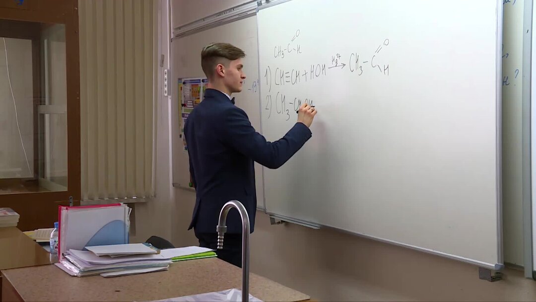 Какие школы на дистанте. Какие школы на дистанте. Дистанционное обучение в школе. Экран занятий. Какие школы на дистанте.