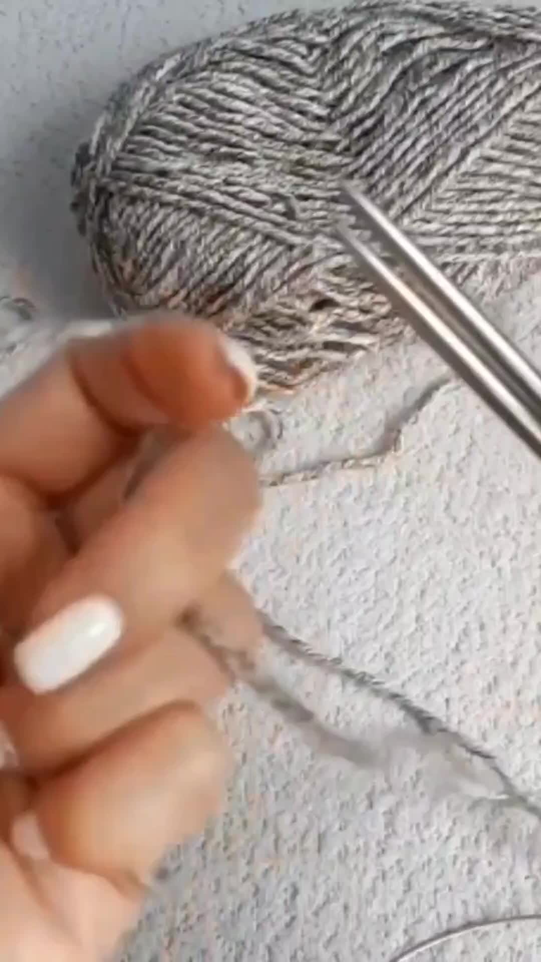 Цветы спицами мастер класс. Knit stitch - crochet. Пряжа для вязания спицами. Спицы и пряжа. Вязание крючком для начинающих пошаговые инструкции.