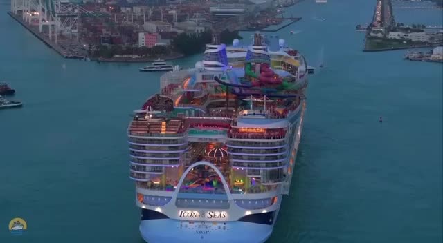 круизный туризм. лайнер морской круиз. круизный лайнер icon of the seas. пассажиры корабль. самый большой корабль в мире титаник.