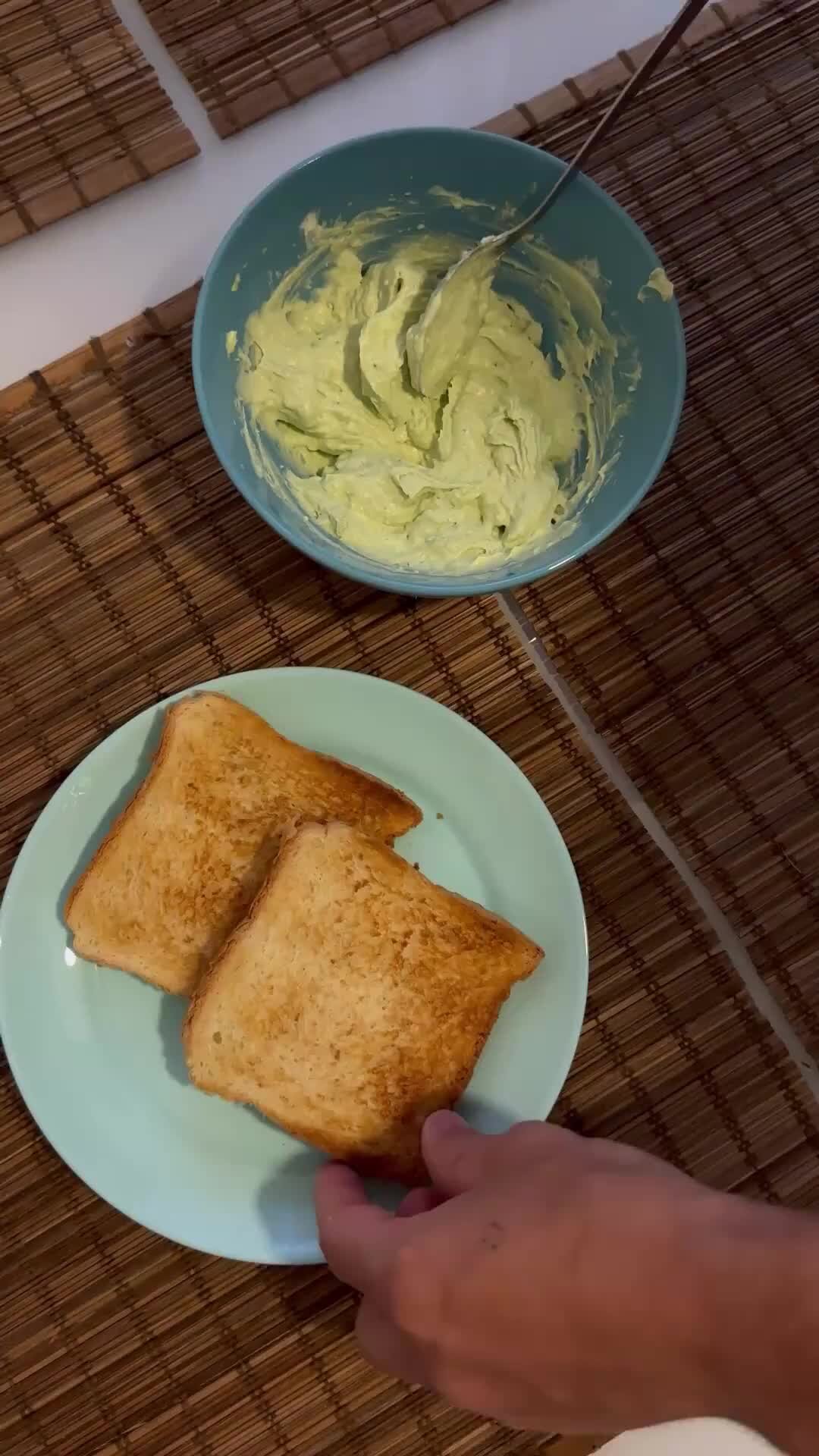 Бутерброды с жареным беконом. Тосты хлебные. Бутерброд с джемом. Мини пицца на тостовом хлебе. Рецепты тостов.