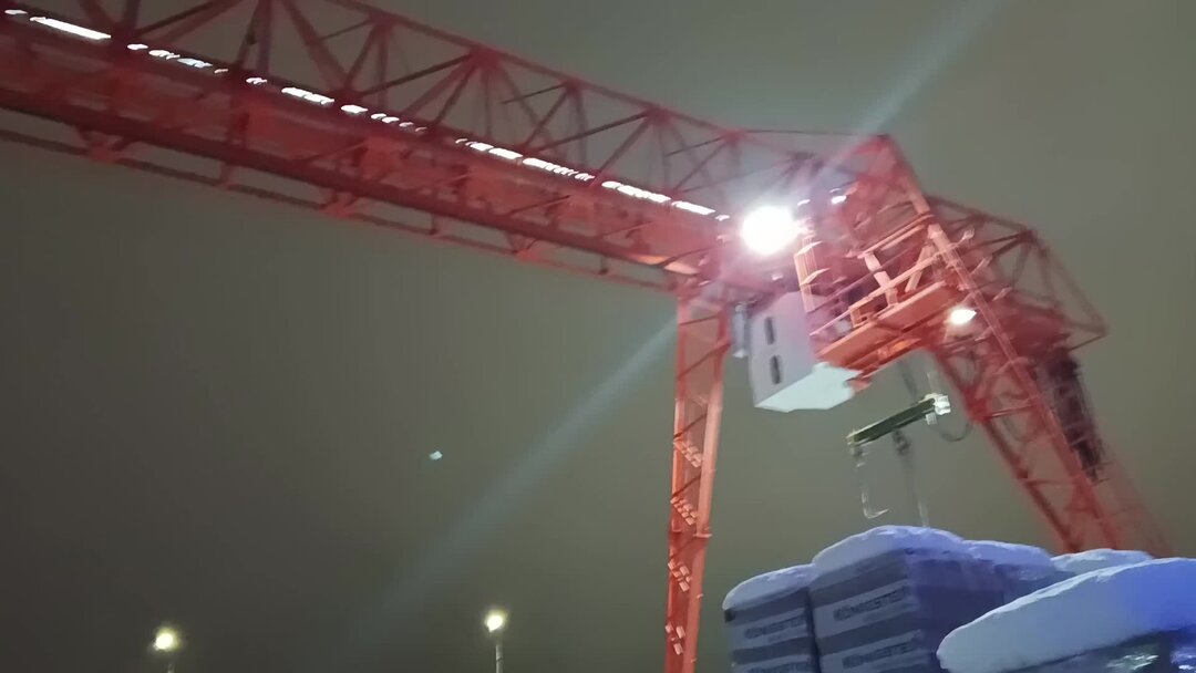 Как разобрать автокран. Автокран падает. 515 кб башенный кран портальный. Разобрать кухонный смеситель frap. Демонтаж крана.