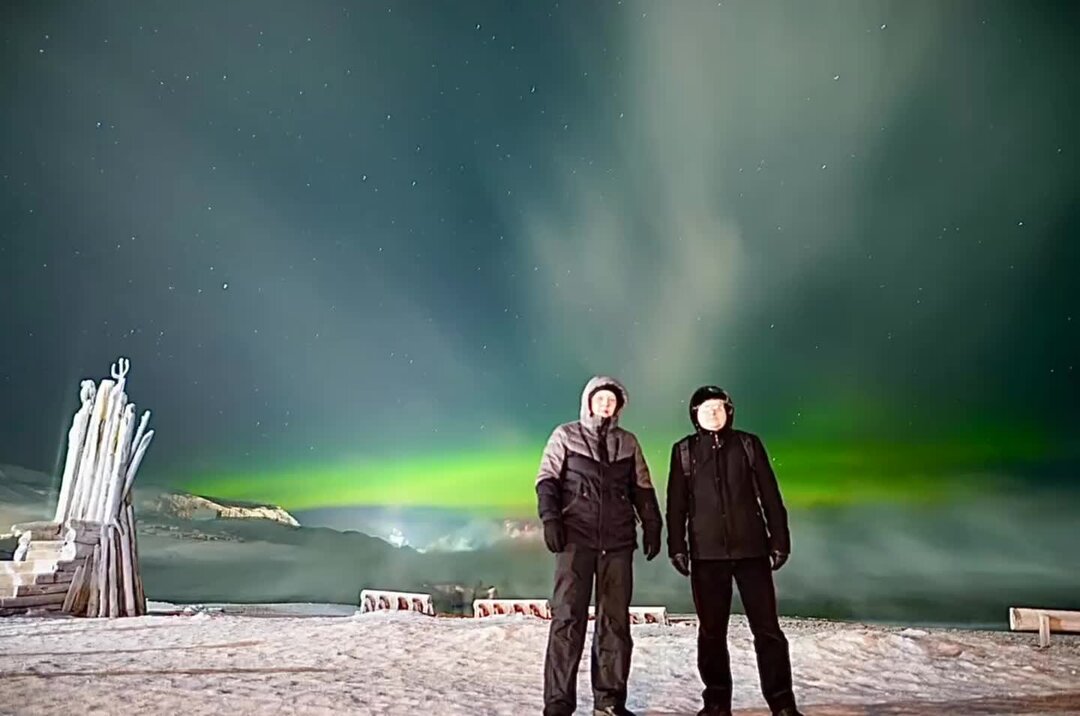 снежные узоры. морозные узоры на окне. бальмонт морозные узоры. зимние картинки красивые. мороз сияем.