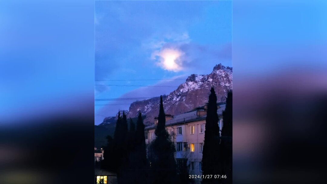 на сиреневой луне тект. песня луна сияет. песня с обложкой луны. песня луна сияет. красивые стихи о звездах луне.