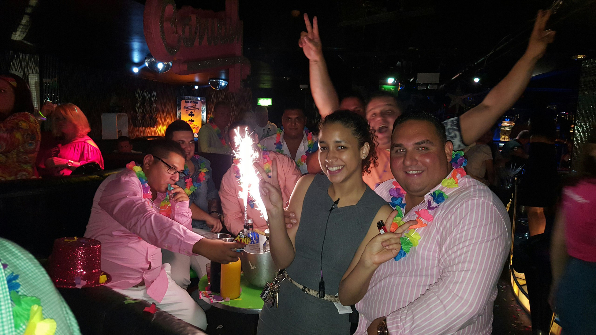 песня зажигаем видео. песни весёлые зажигательные. песня шансон 2021 дуэты. песня танцевальная зажигательная 2021. динамичные ребята гимн.