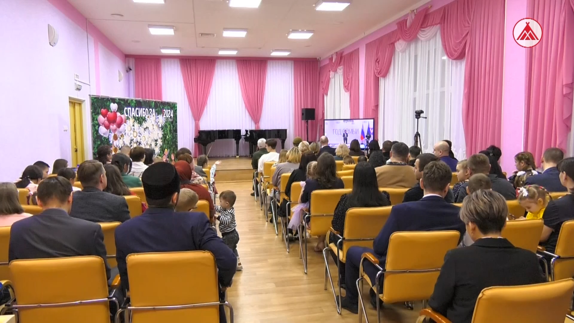 Выборы в 2022 году в россии. Народные избиратели. Бюллетень в урну. Народные избиратели. Урна для голосования.