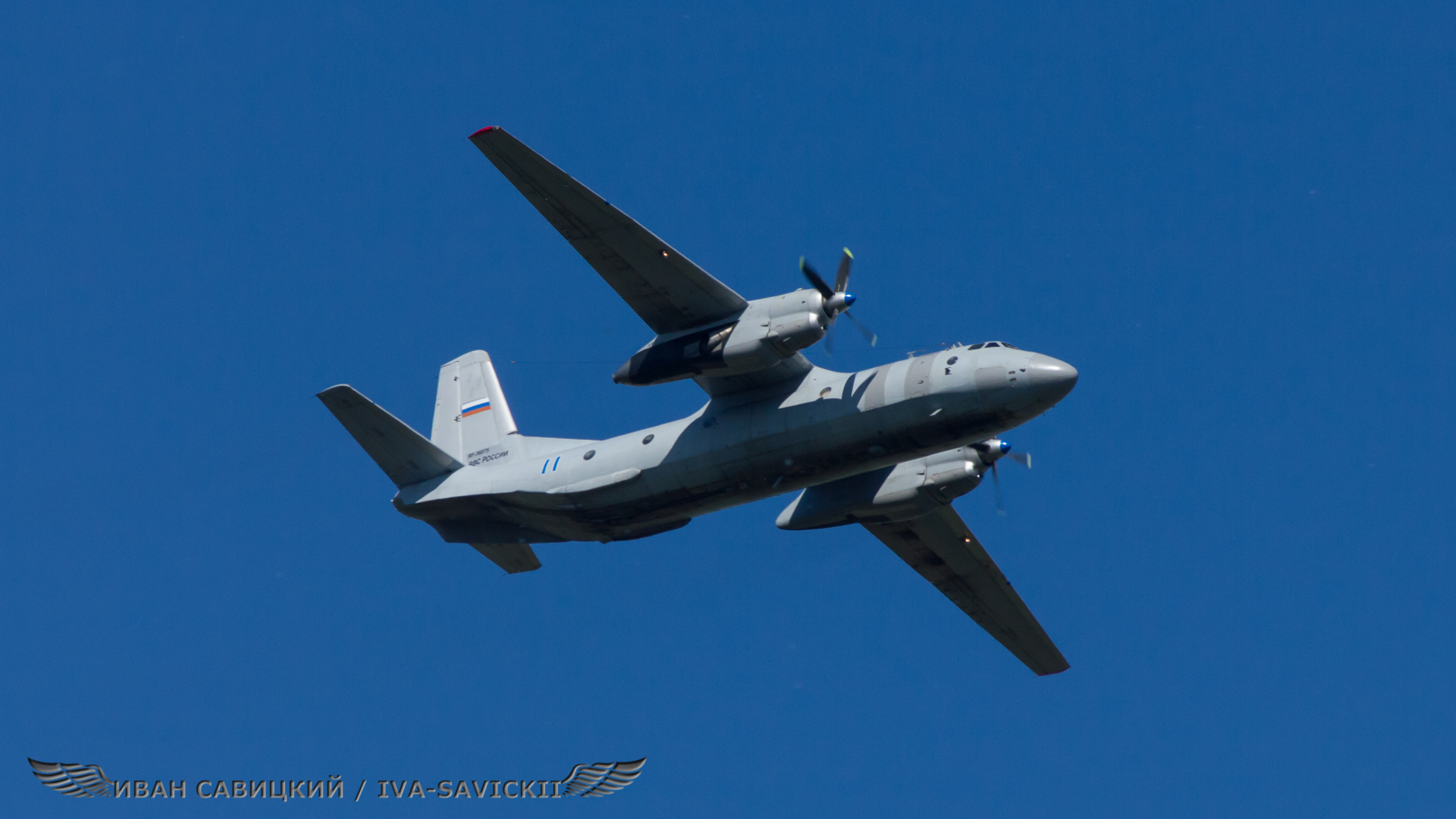 Ан 26 военно транспортный самолет