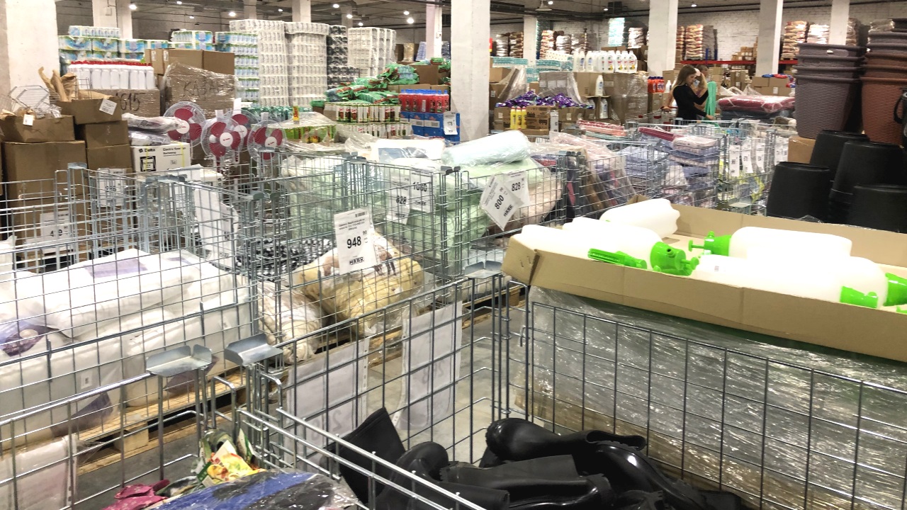 пустые полки в магазинах сша. полки магазинов сейчас. пустые полки супермаркета. пустые полки в магазинах. полки магазинов сейчас.