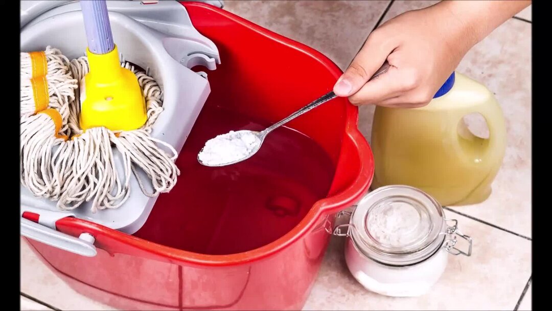 Зачем мыть полы с солью дома примета. Приметы про метелку. Заговор на соль для мытья полов. Приметы для благополучия в доме. Зачем мыть полы с солью дома примета.