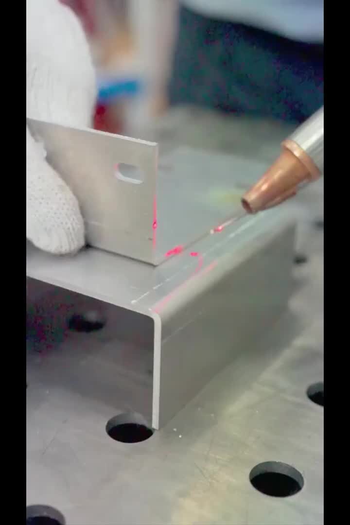 Токарная обработка деталей из пластмасс. Механическая обработка пластика. Обработка пластмассы. Обработчик пластмасс. Фрезеровка пластика на чпу.