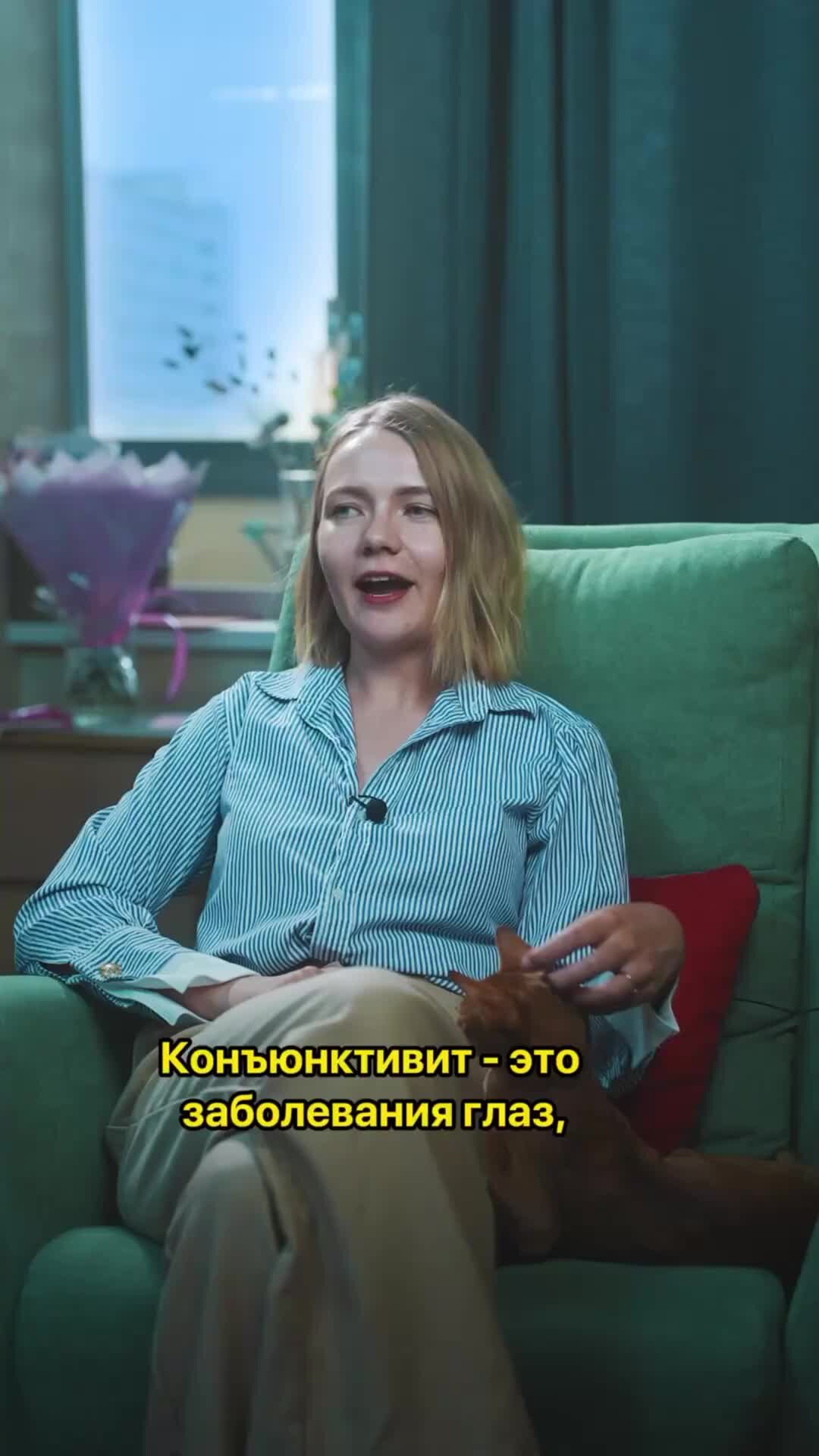 Женские вязаные шапки от дропс. Шапочка разбор фан. Шапка разбор. Шапка связанная по диагонали из 3 петель. Большая шапка с хвостом.