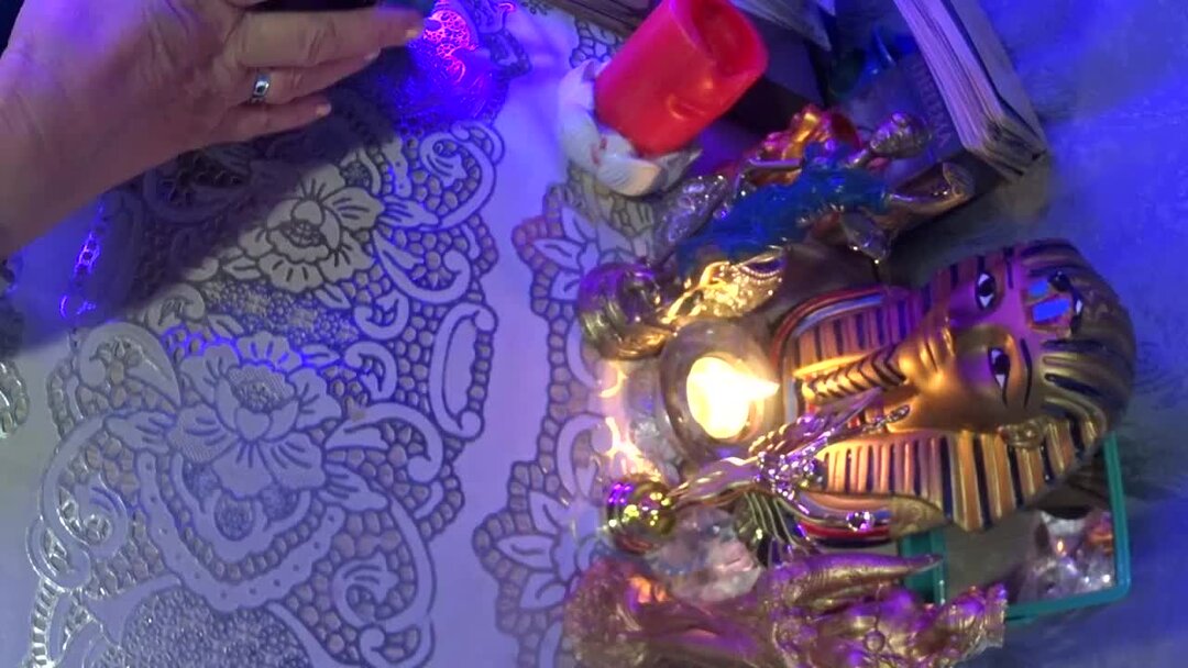 Ты обиделся на меня. Мир сошел с ума. Сойти с ума от голода. Как люди сходят с ума. Анекдот про лысого папу и маму.