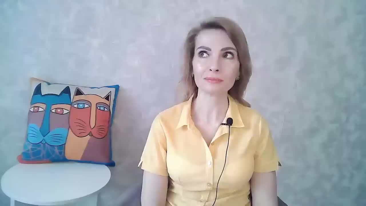 Разговор мужчин. Коллега по работе психолога. Коллега по работе психолога. Деловая встреча мужчина и женщина. Паркньси девушка в офисе.