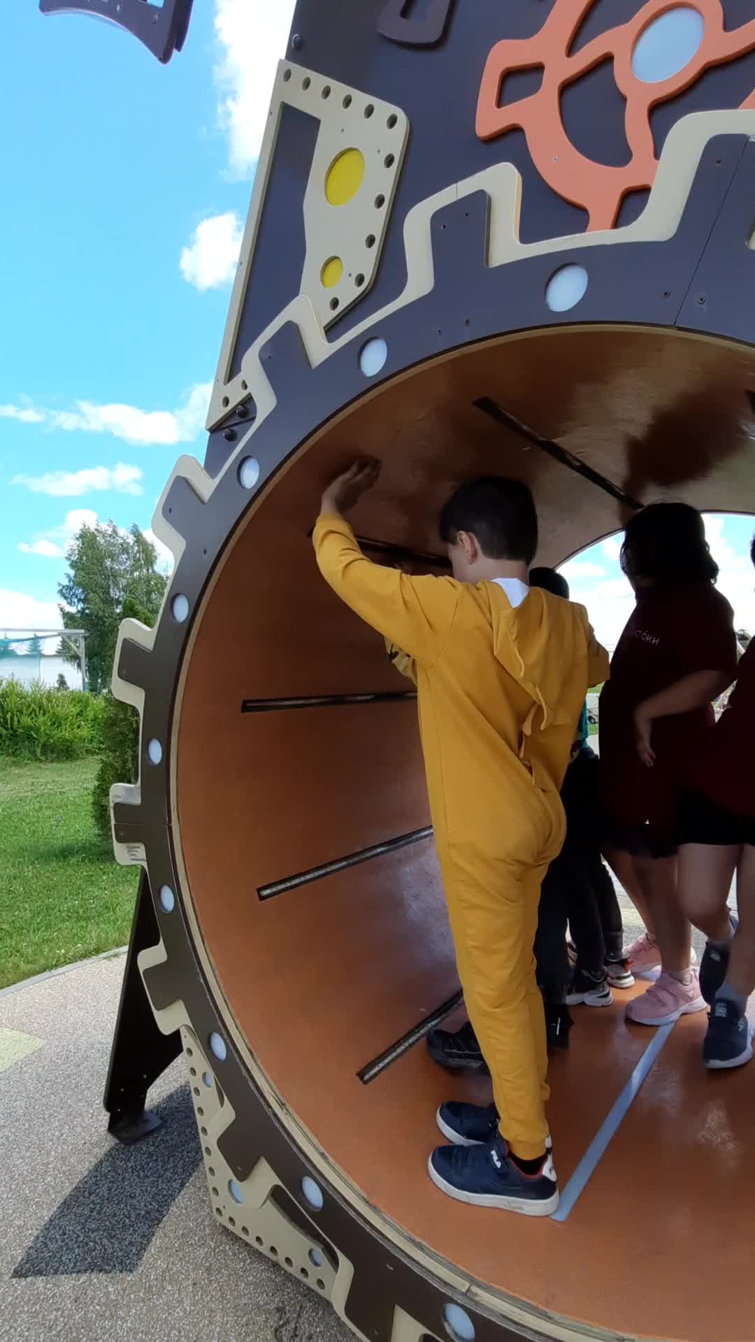 колесо удачи эльдорадо. крутите барабан бмв. крутящийся человек. колесо фортуны крутится. крутящееся колесо машины.