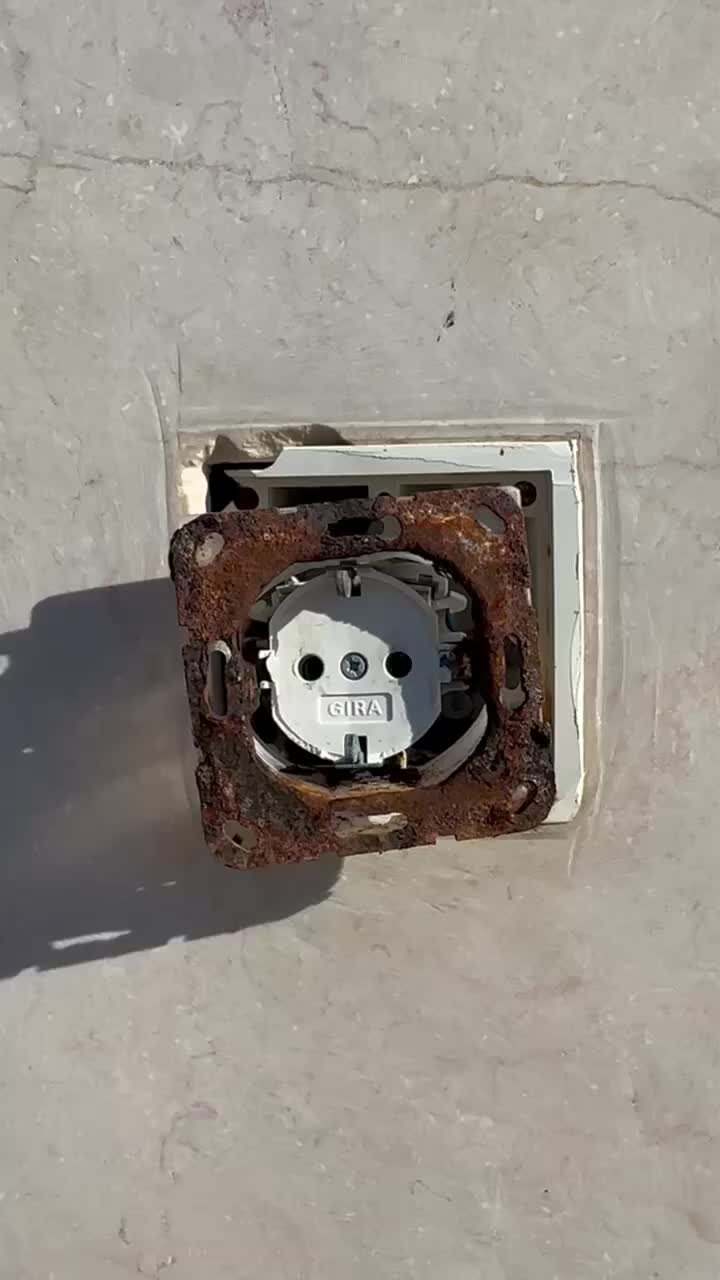 Схема подключения проводов к розетке. Схема подключения розетки с заземлением 3 провода. Как сделать розетку от другой розетки. Схема подключения проводов к розетке с заземлением. Накладная розетка схема подключения двойная.