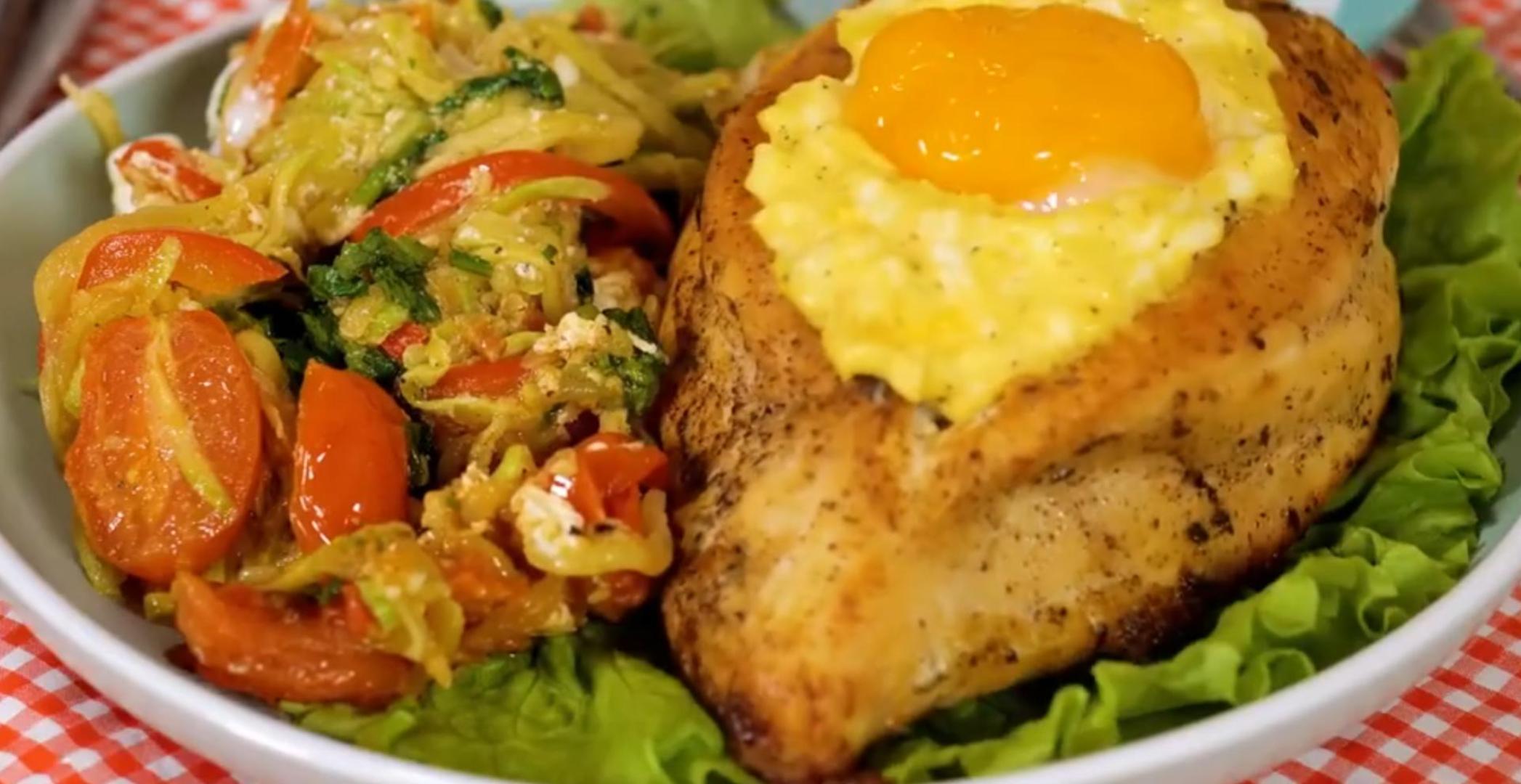 укроп хрен чеснок. маринованные баклажаны. сухие специи. чеснок вид сверху. перец черный 2 зубчика чеснока.