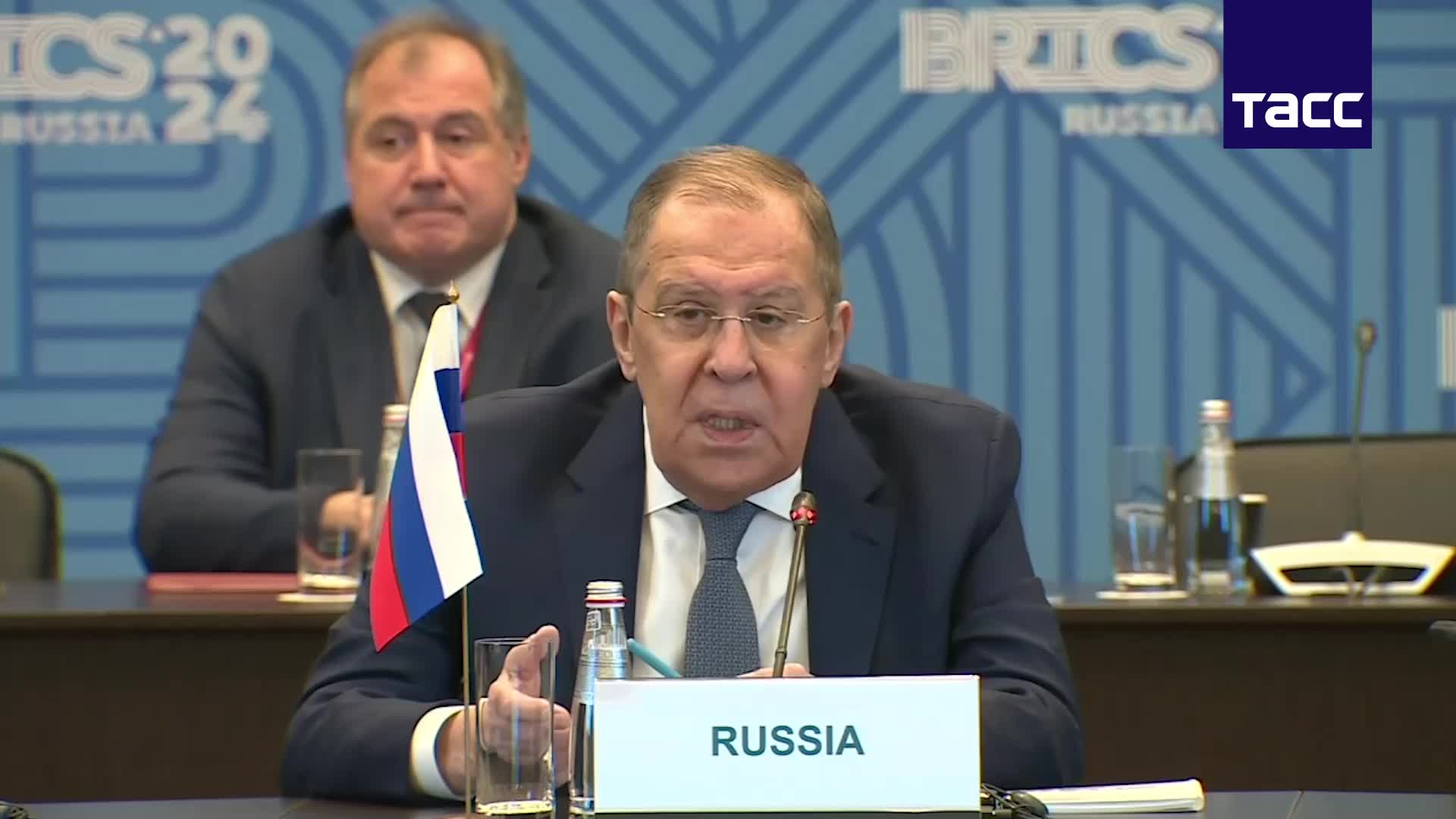 Декор морской стиль в вазе. Идеи похожие на инмт. Подобные идеи. Креативные фотосессии детей. Прикольные идеи для фотосессии.