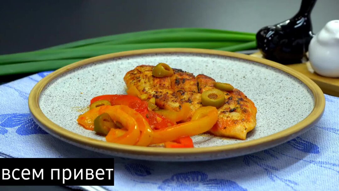 сочная грудка в духовке. грудка очень вкусно. грудинка куриная. филе куринове запеченой. фаршированная грудка курицы.