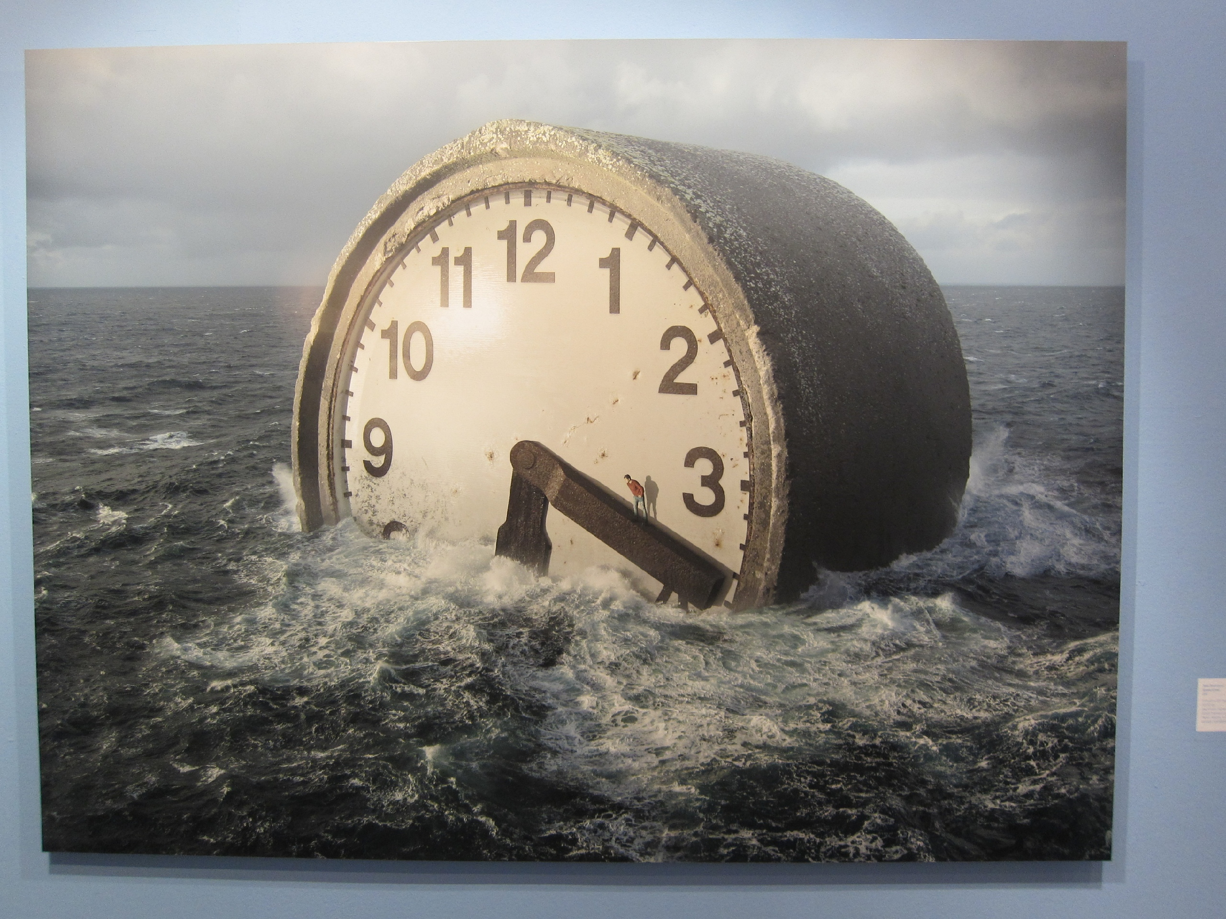 Watch more the world. Часы море. Сюрреалистические часы.