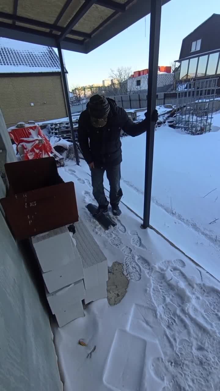 мне очень тяжело без тебя. без тебя. ломает без тебя. стихи парню скучаю. пусто без тебя.