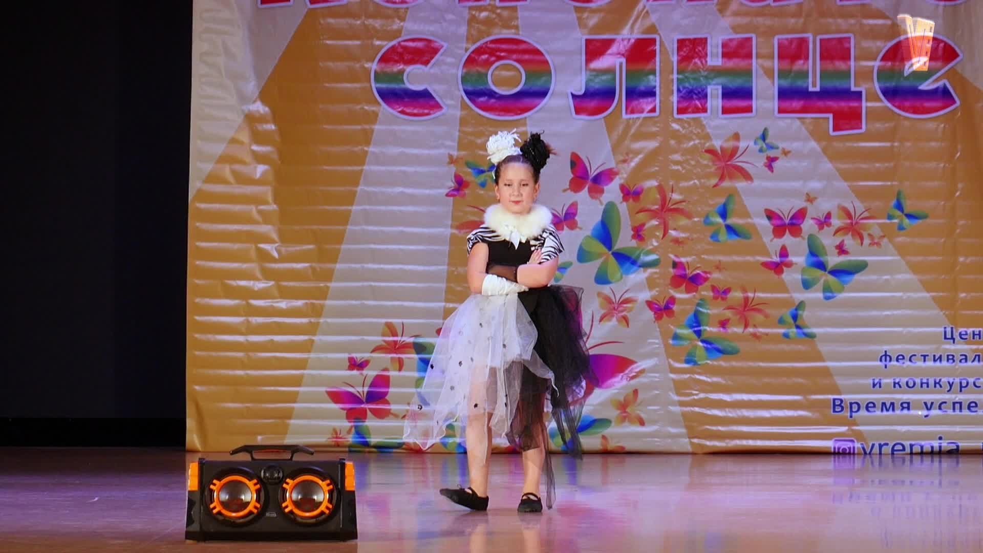 Объемное солнце своими руками. Поделка объемное солнце. Коллективная работа весеннее солнышко. Поделка на тему солнышко мое. Поделка солнце на ладошке.