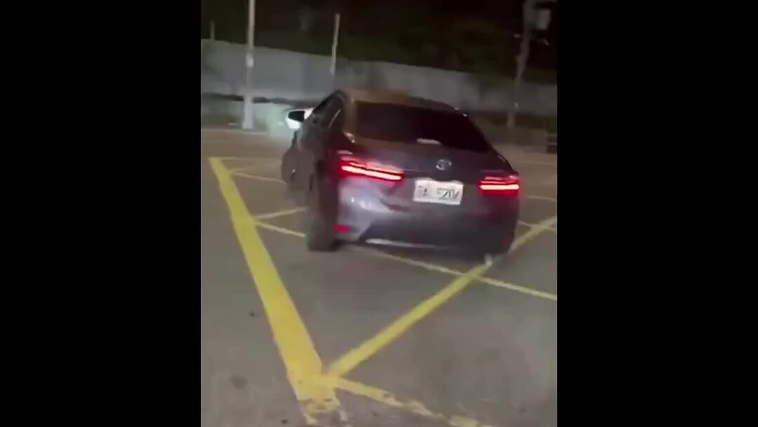 Идиоты за рулем. Идиоты за рулем. Наглый водитель. Миллионер поневоле фильм стив бушеми. Смешной водитель.