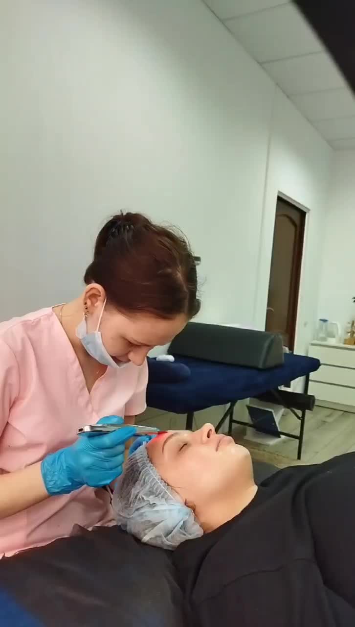 Маска для ног отшелушивающая baby foot peeling mask (large) 17гр*2. Средство для чистки пор лица. Гель пилинг скатка корейский. Скинлайт носки отшелушивающие. Маска для отшелушивания пяток.