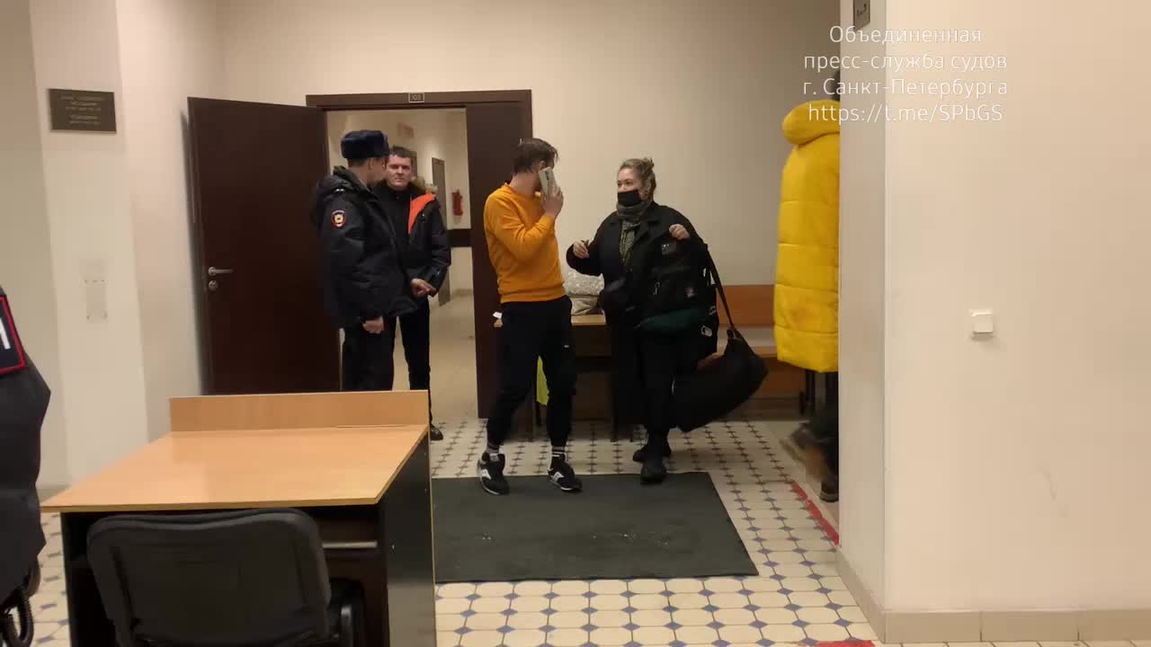 Выступление солиста щенки в одном носке. Выступление солиста щенки в одном носке. Выступление солиста щенки в одном носке. Сергей лазарев. Выступление солиста щенки в одном носке.