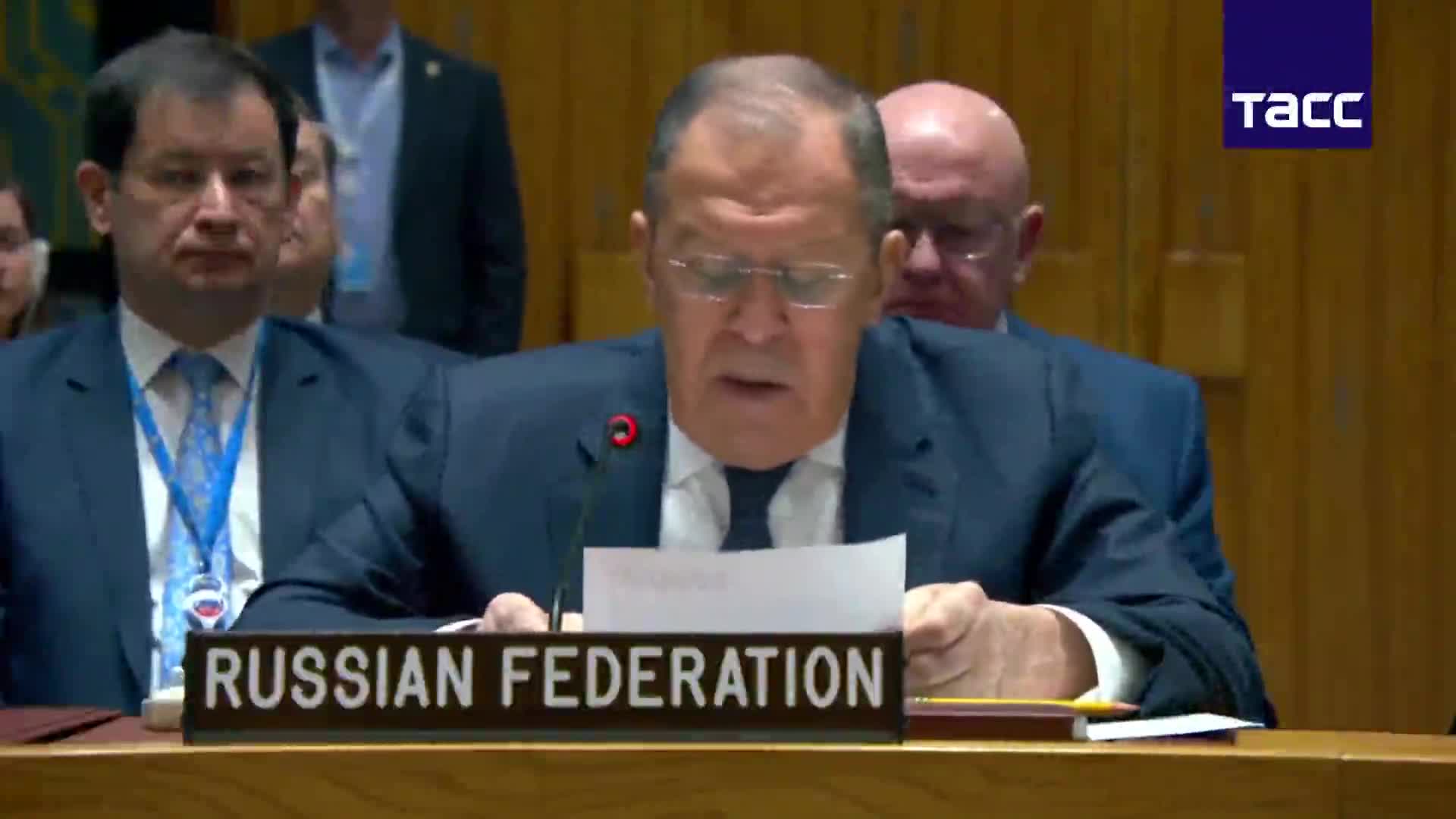 Мид кнр чжао. Возрождение китайской нации си цзиньпин. Мид кнр чжао лицзянь. Чен мид. Си цзиньпин на съезде кпк 2012 года.