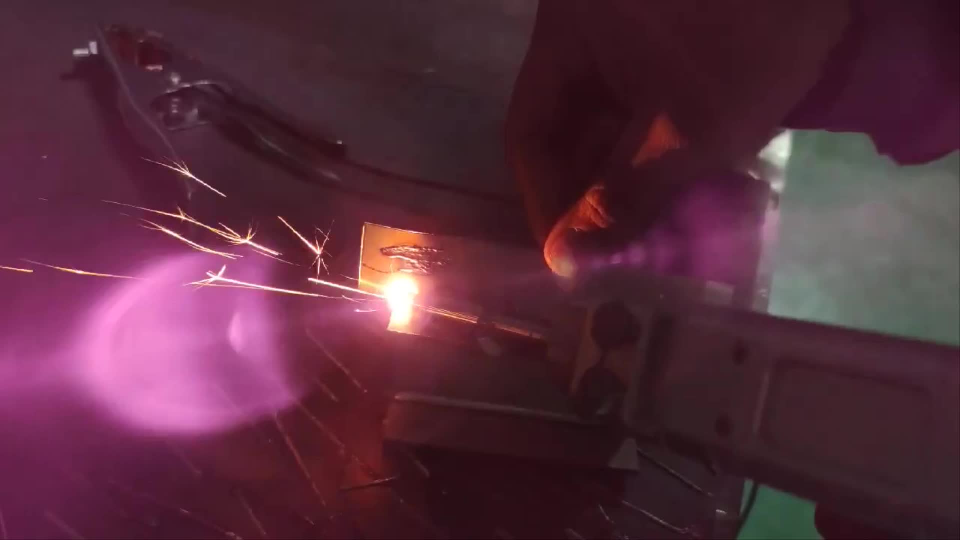 Завод лазерных корпораций. Лазеры и аппаратура. Laser light проектор buy2. Лазеры и аппаратура. Лазеры и аппаратура.