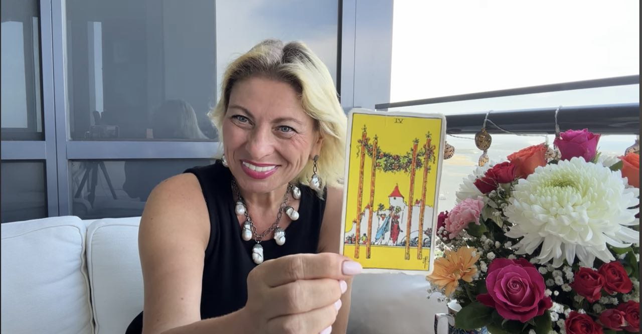 Ангела перл скорпионы. The midnight cover book. Астролог ангела. Ангела перл скорпионы. Лев и водолей.