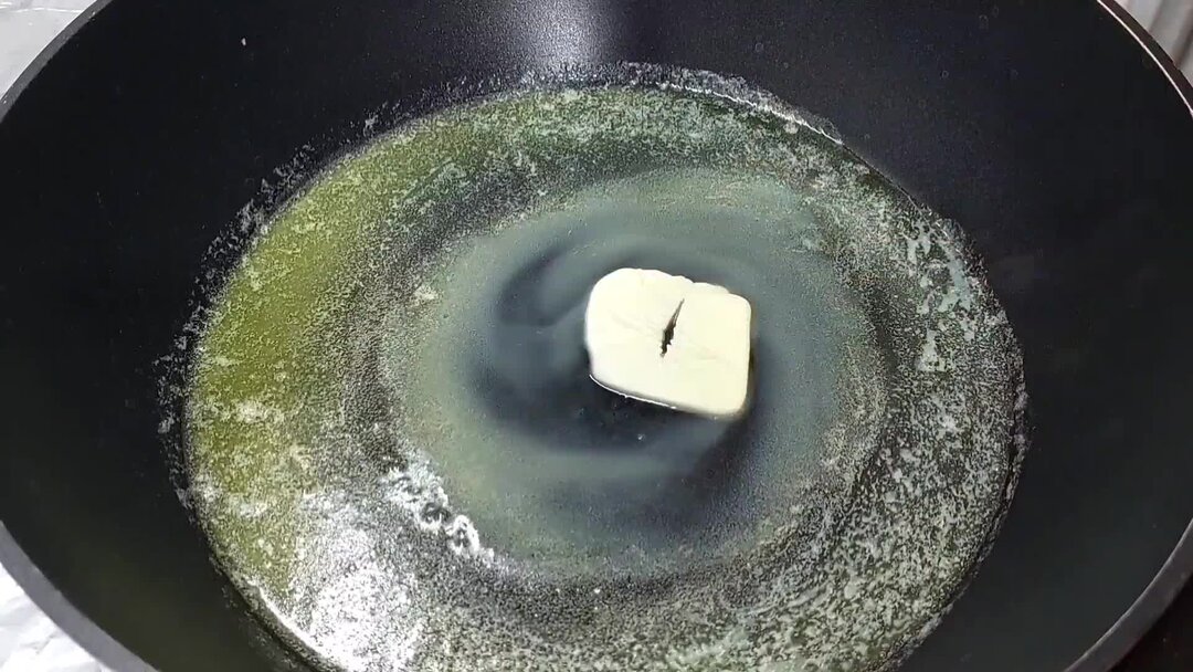 Как вкусно приготовить зеленую гречку. Зеленая гречневая каша. Гречка тушеная. Крупа гречневая зеленая. Зеленая гречка блюда.