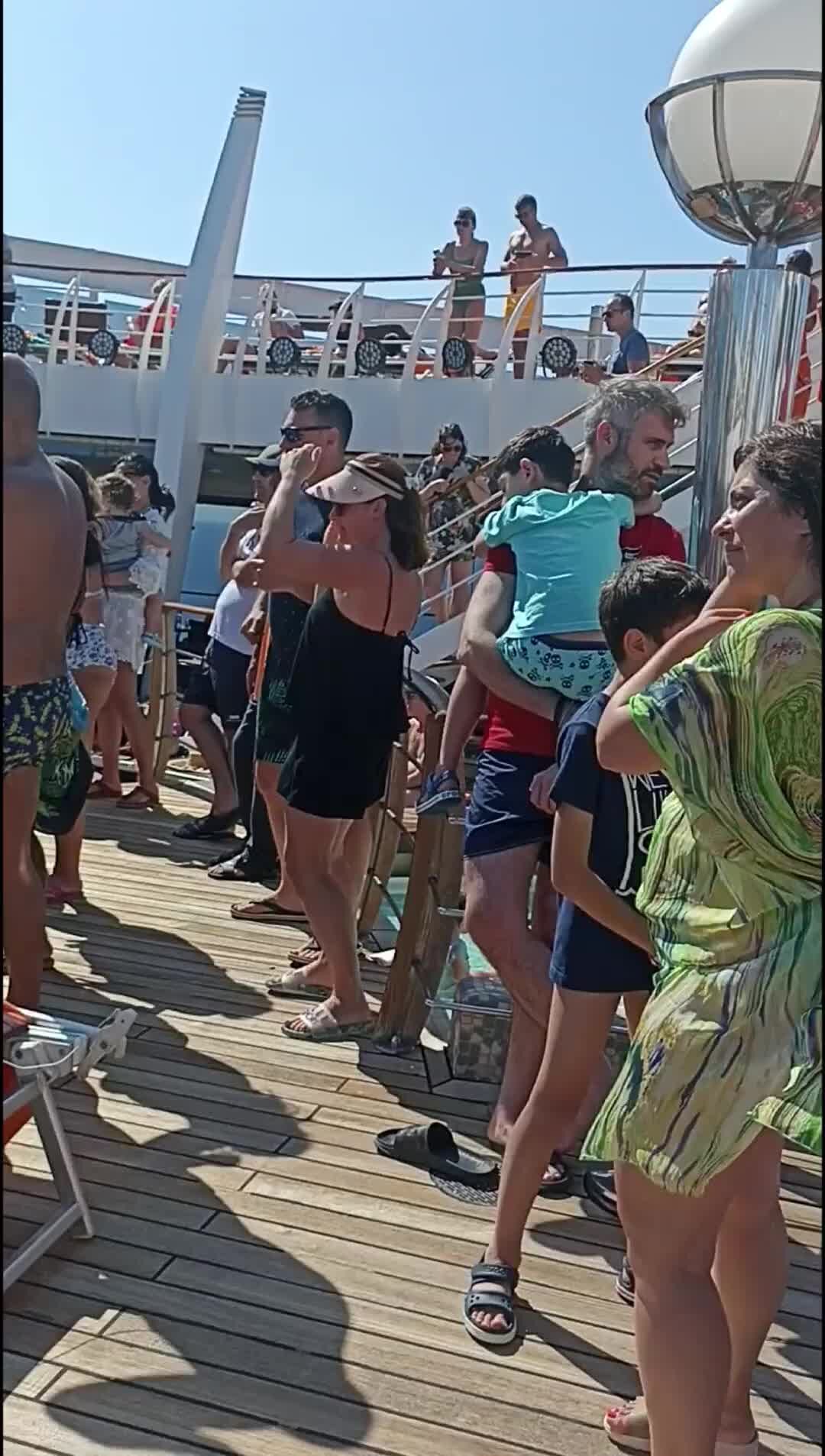 титаник носовая палуба. стоял на верхней палубе. барк крузенштерн штурвал. титаник 1997 корабль. стоял на верхней палубе.