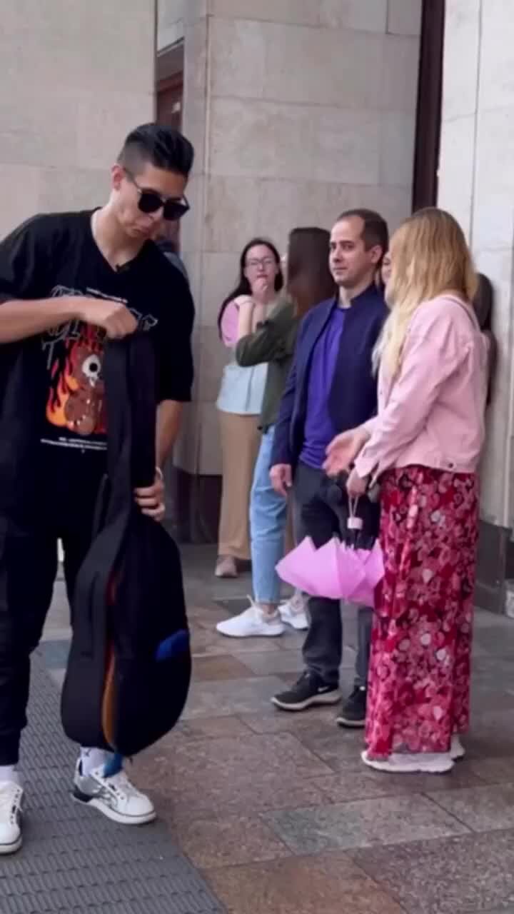 Аккордеонист владимир бутусов. Баянист в чат рулетке. Гитарист баянист в чат. Р гальяно композитор баянист. Гитарист баянист в чат.