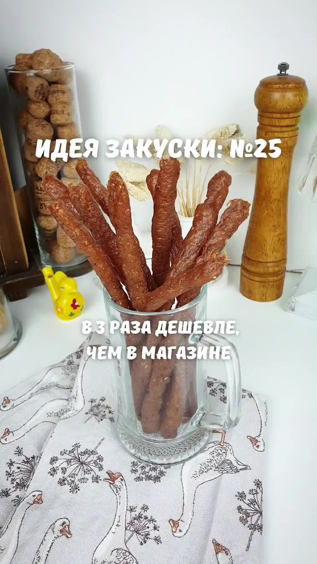 Сладкая колбаска из печенья и какао